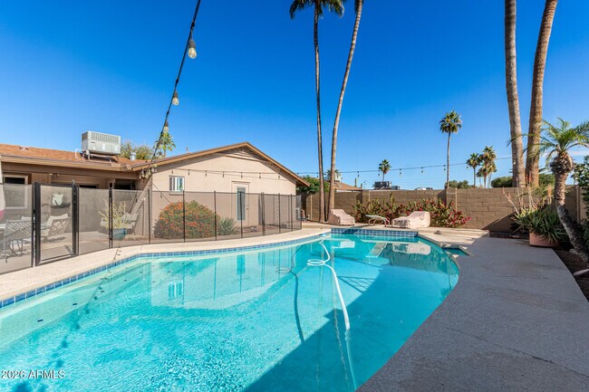 Building Photo - 3927 E Cortez St