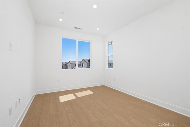 Building Photo - 125 Seep