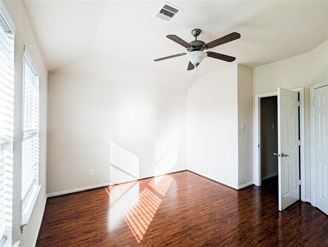 Building Photo - 6026 Oxford Lake Dr
