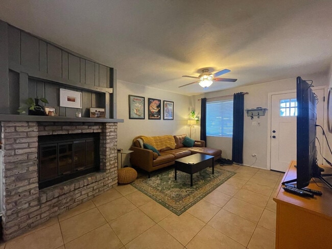 Building Photo - 843 E Butler Dr