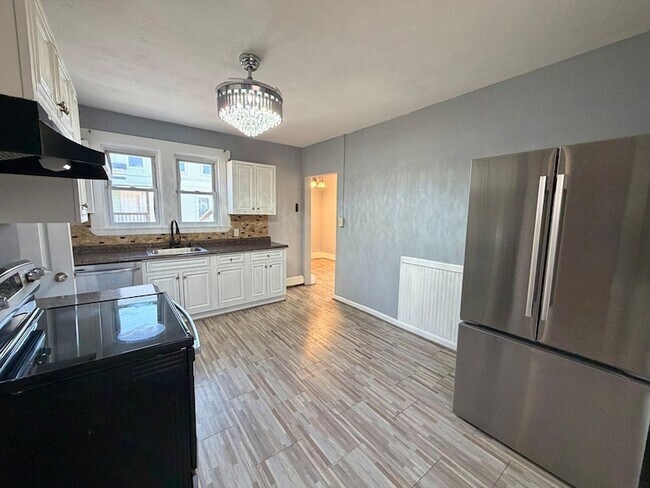 Building Photo - 30 Riverview St