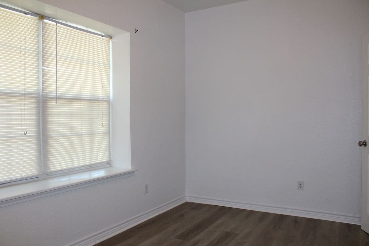 Building Photo - 940 W Tarleton St