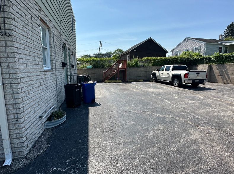 Building Photo - 509 Kedron Ave