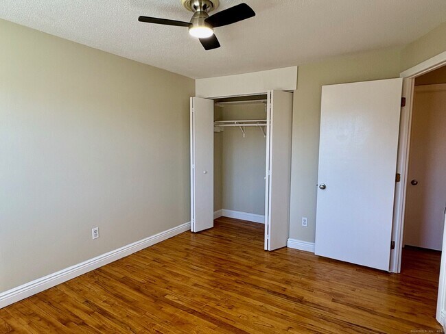 Building Photo - 211 E Main St