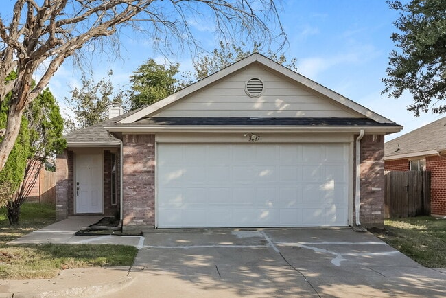 Building Photo - 3037 San Martin Dr