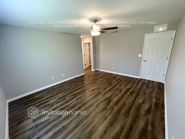 Building Photo - 25061 Doredo Dr