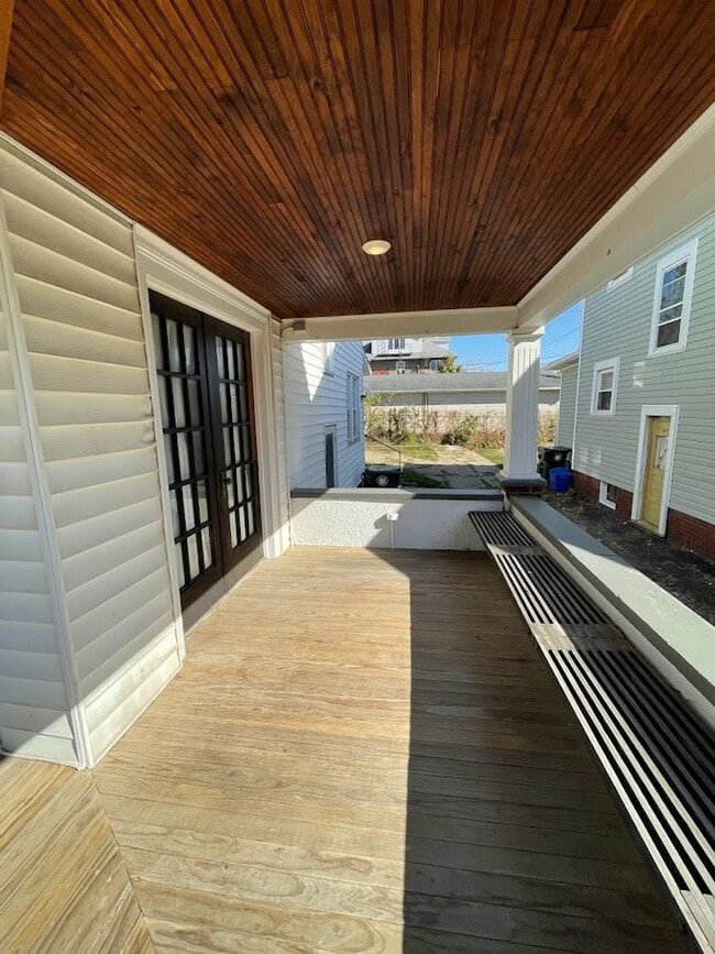 Building Photo - Three bedroom one bathroom home for rent