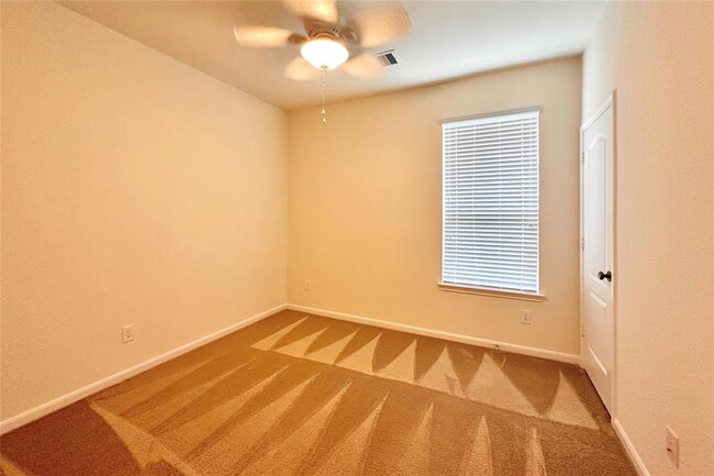 Building Photo - 25302 Farmdale Ln