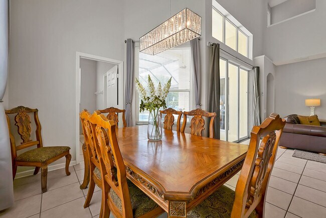 Building Photo - 8157 Sun Palm Dr