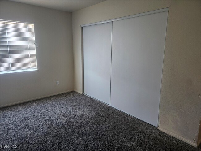 Building Photo - 3437 E Cheyenne Ave