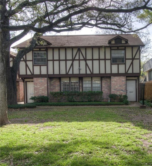 Building Photo - 7407 Shadow Hill Dr