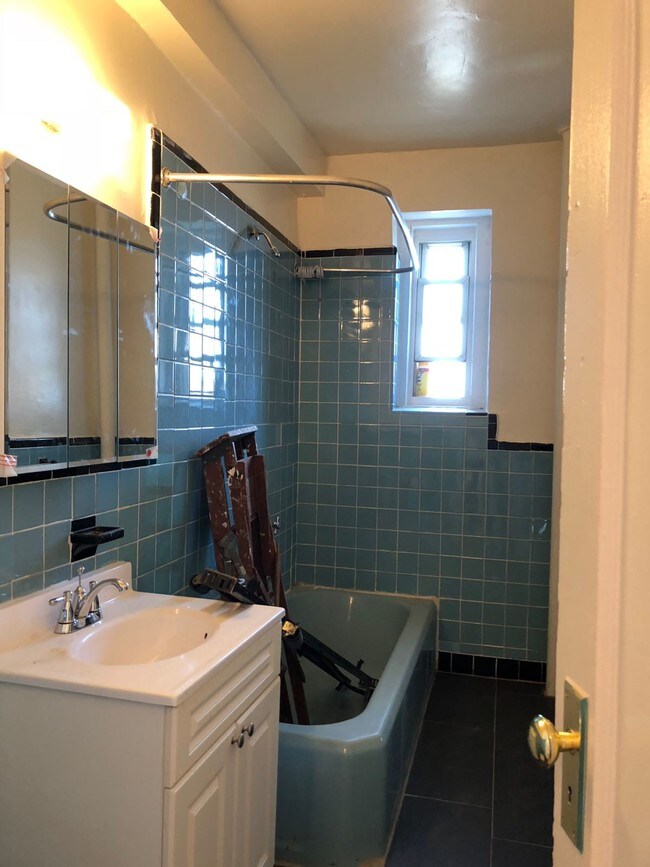 Building Photo - 10-12 Nameoke St