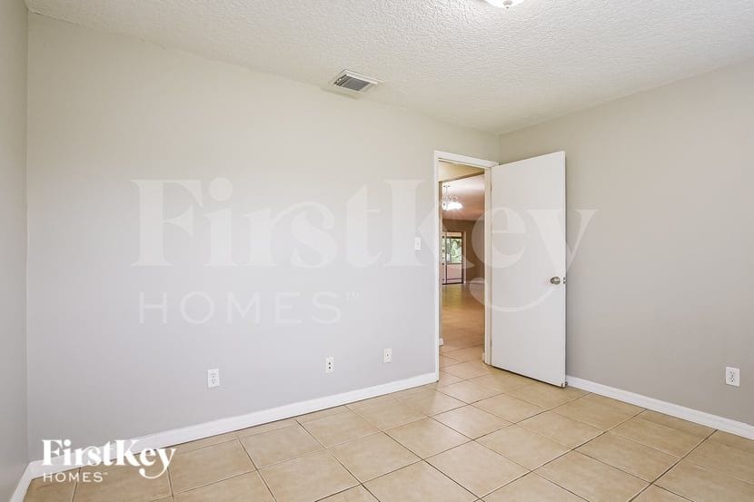 Building Photo - 10803 Waterford Ct