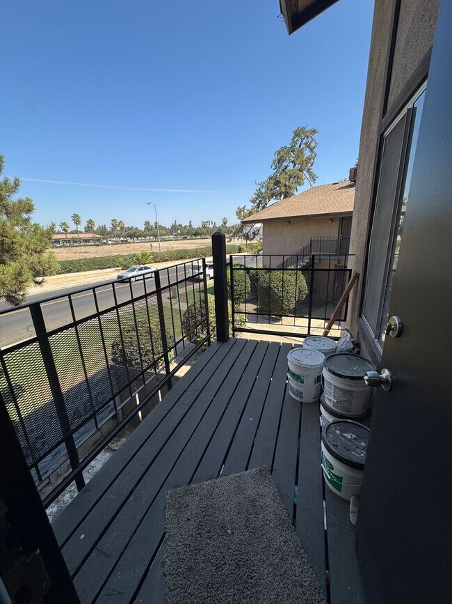 Building Photo - 2 Bed 1 Bath Apartment move in ready!!