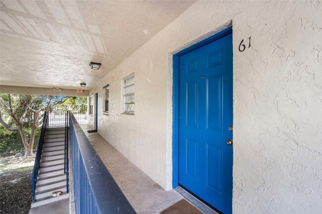 Building Photo - 15391 S Dixie Hwy