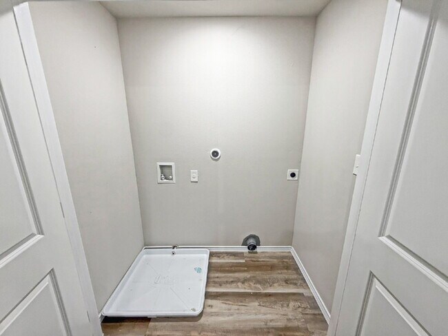 Building Photo - 135 Damon Dv