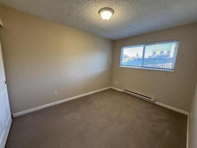 Building Photo - 18675 NW Shadow Lane ~ REFRESHED Rock Creek Duplex with 6 Month lease