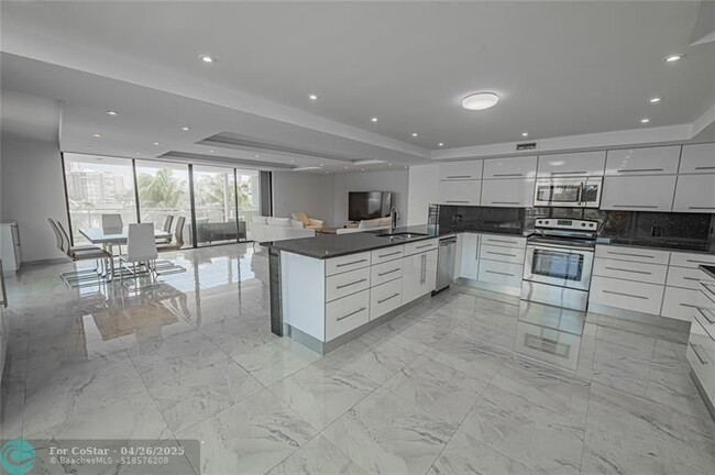 Building Photo - 468 Golden Isles Dr