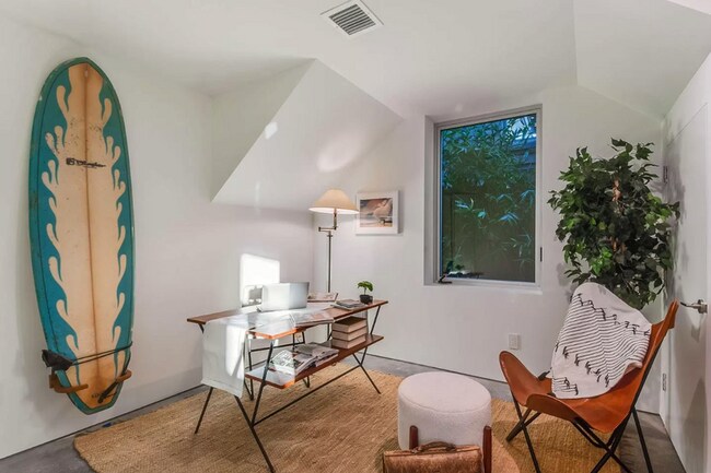 Building Photo - 1519 Cabrillo Ave