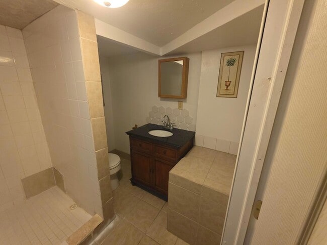 Building Photo - 7006 Finchley Dr