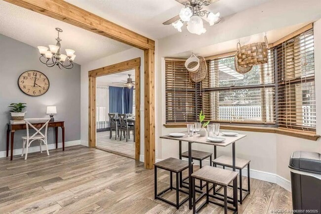 Building Photo - 2550 SE Calais St