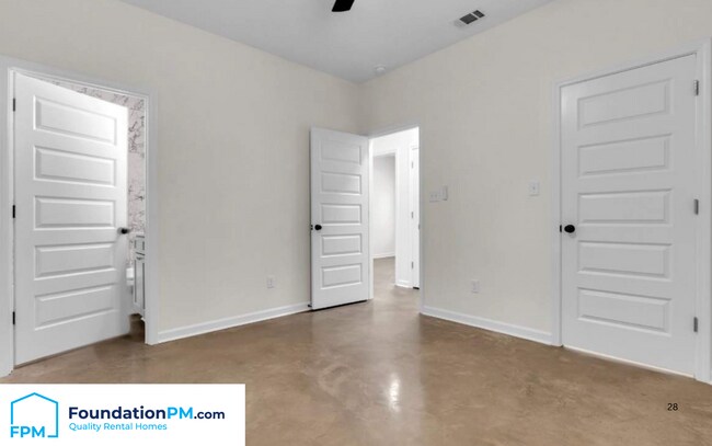 Building Photo - 1374 Dow Pl