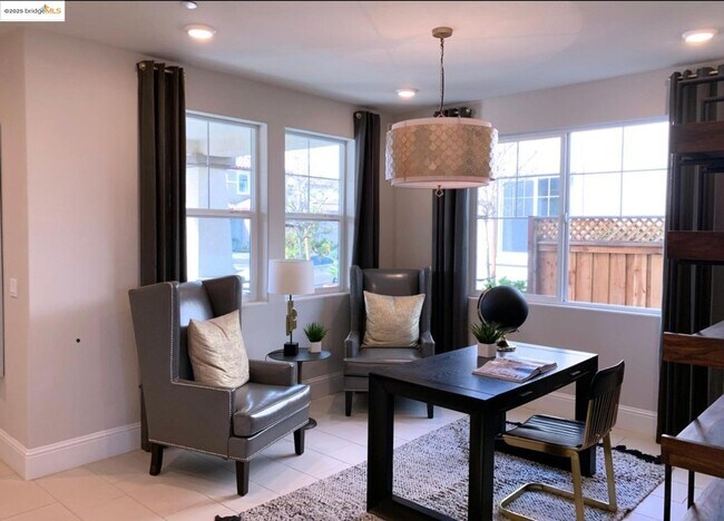 Building Photo - 807 Bamboo Dr