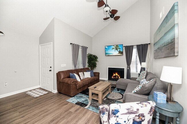 Building Photo - Charming and Spacious Home