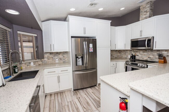 Building Photo - 3 BEDROOM 2 BATH 2 CAR GARAGE POOL HOME W/...