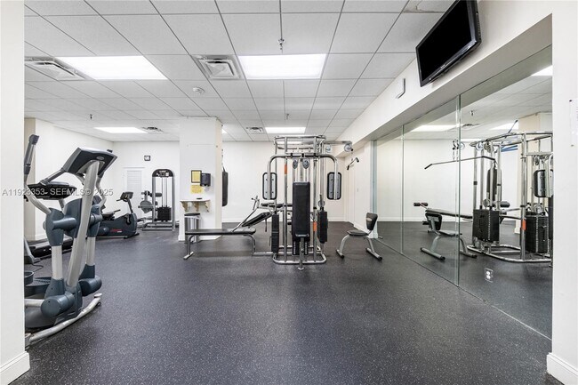 Building Photo - 290 174th St St