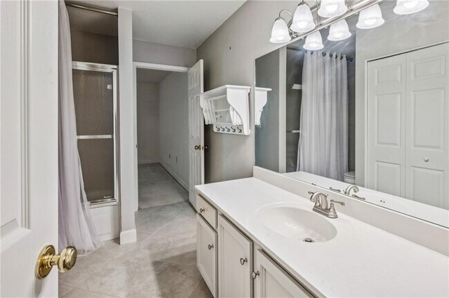 Building Photo - 25316 Plantation Dr NE