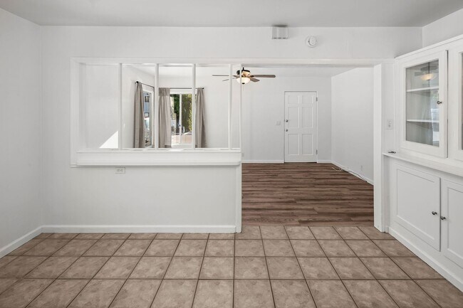 Building Photo - Emerson St