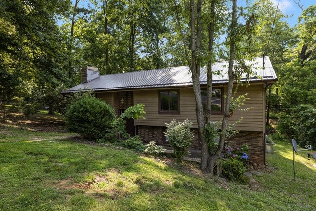 Building Photo - 517 Bramblewood Dr