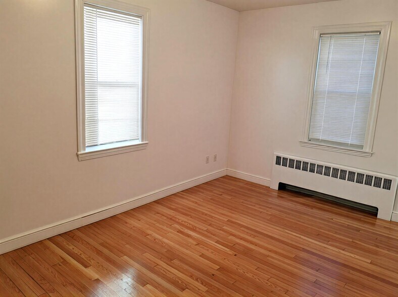 Building Photo - 248 Park St