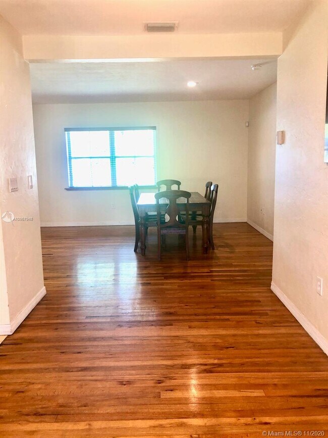 Building Photo - 5760 SW 51st St