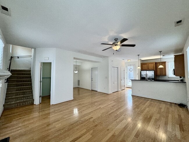 Building Photo - Ready 04-01-26! A Shadowlawn Condo w/Rooftop Deck - 3 Primary Suites - Outdoor Shower - Pet Frien...