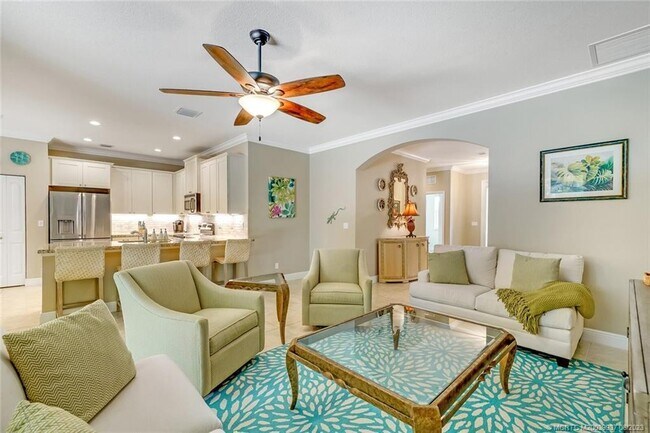 Building Photo - 521 NE Abaca Way