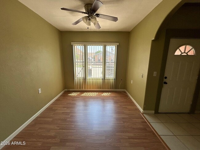 Building Photo - 1052 E Ave