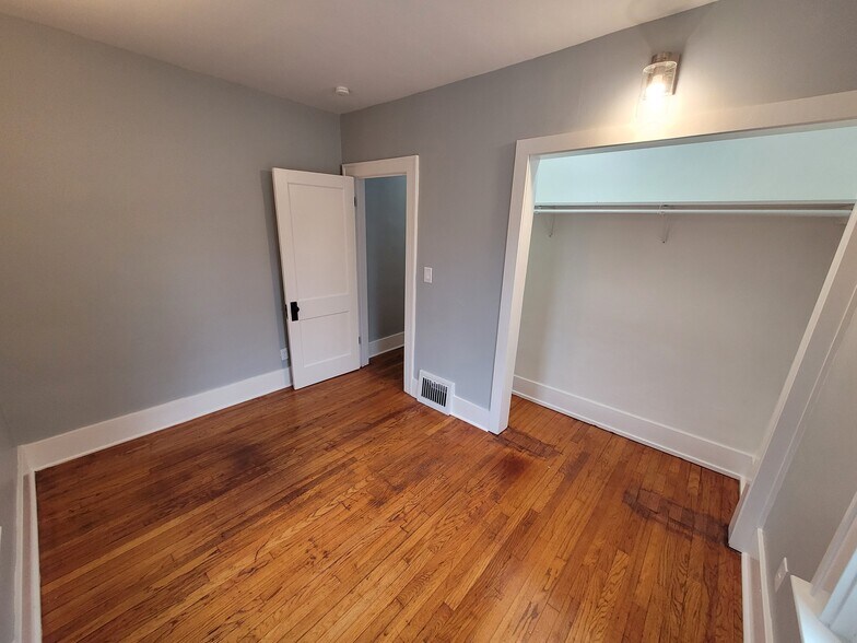 Building Photo - 1319 Prairie Ave