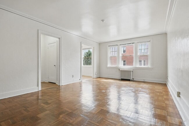 Building Photo - 5646 Hobart St