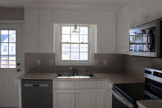 Building Photo - 6313 S Railroad St