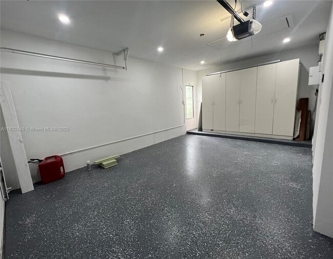 Building Photo - 1250 SW 15th Ave