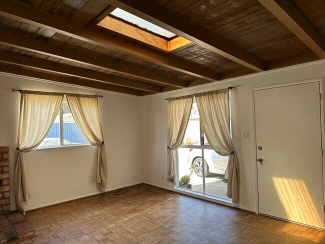 Building Photo - 1230 Devon Ln