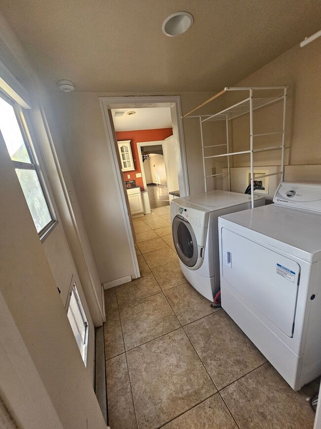 Building Photo - 133 N Tassajara Dr