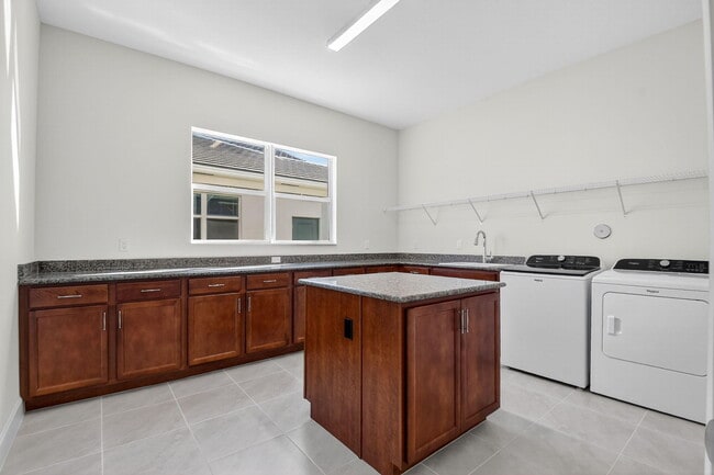 Building Photo - 15120 Wildwood Cir