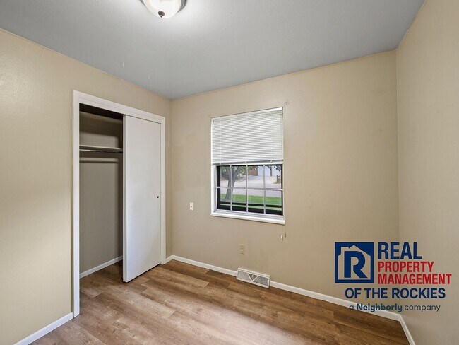 Building Photo - Recently Updated 4 Bed 3 Bath House in W. ...
