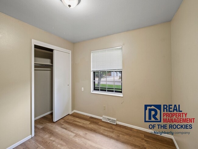 Building Photo - Spacious Recently Updated 4 Bed 3 Bath Hou...