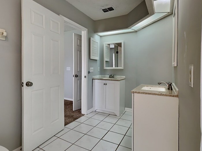Building Photo - 315 Springfield Ct