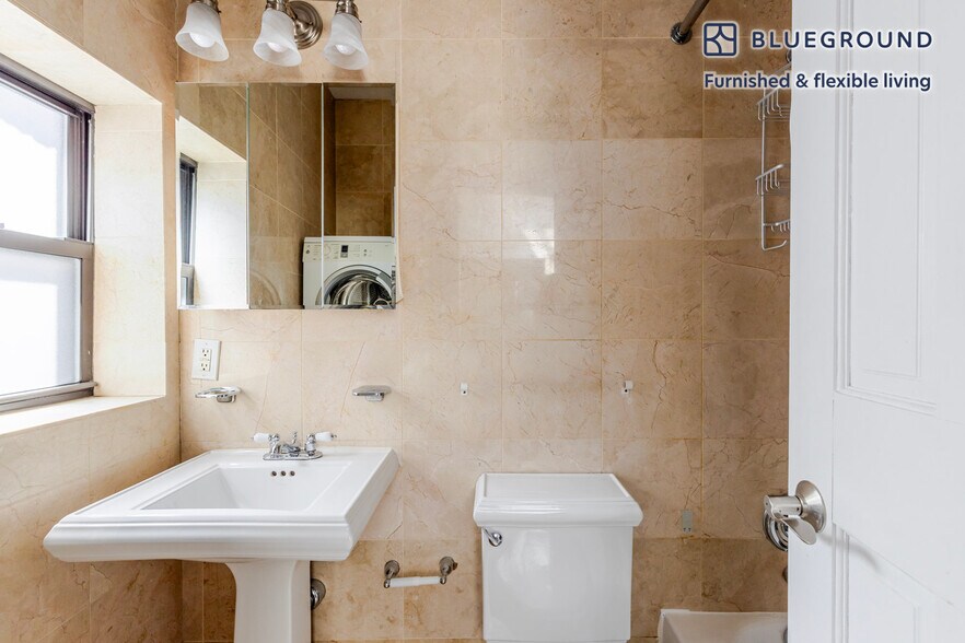 Building Photo - 118 Christopher St