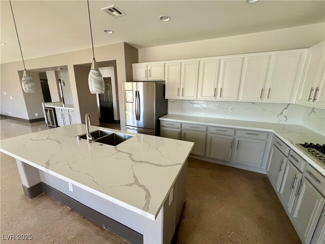Building Photo - 604 Celso Ct